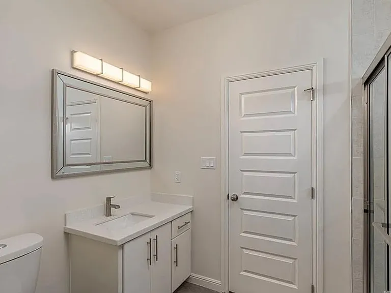 1424 W Franklin Ave — Photo 6