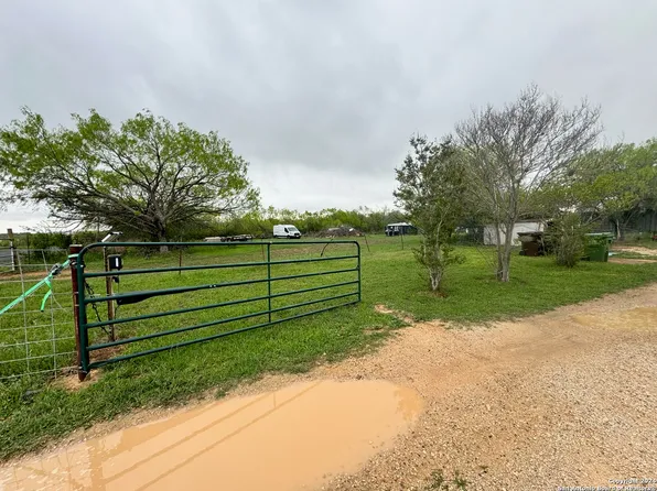 10661 la vernia, Adkins, TX 78101