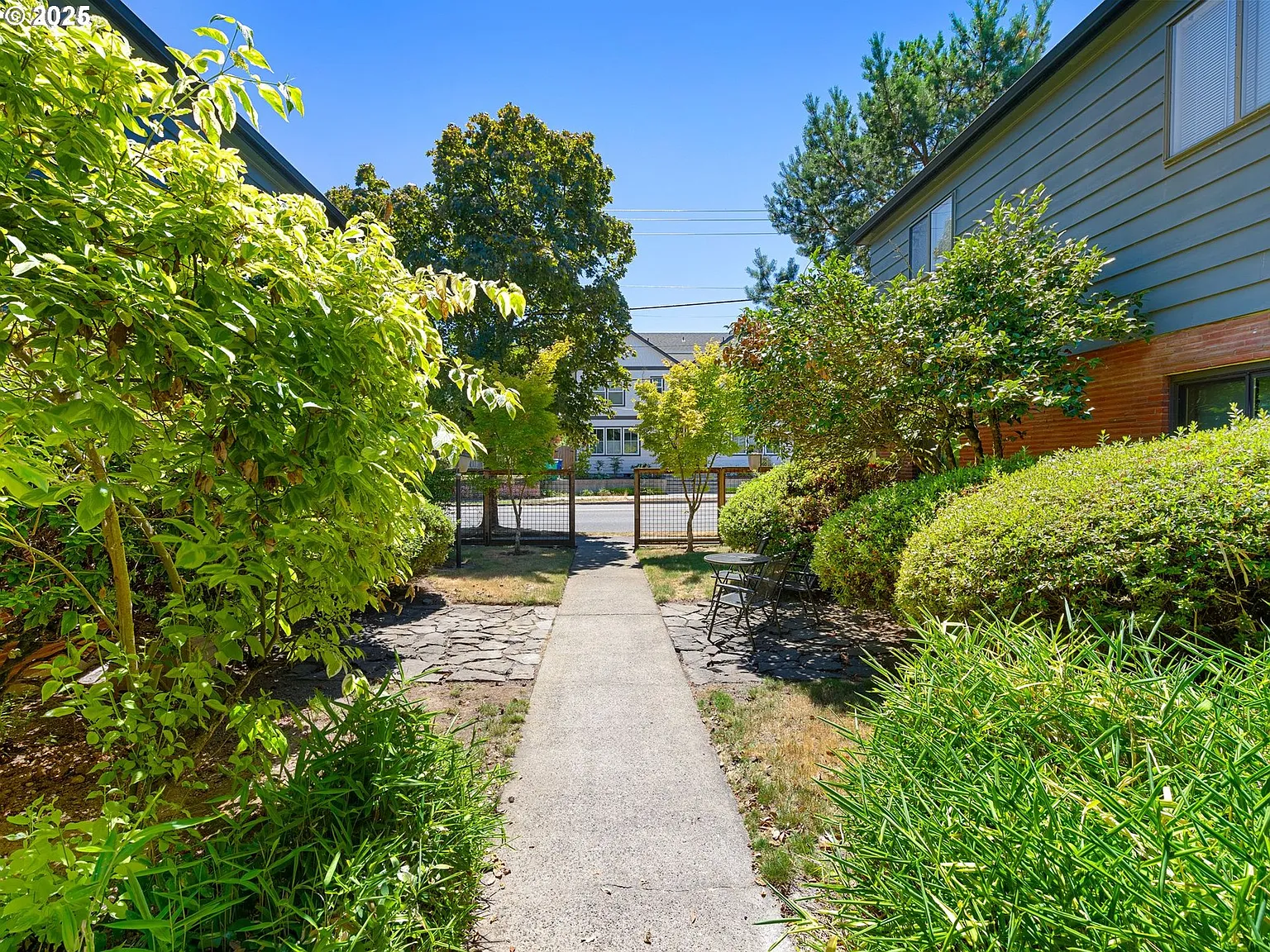 3911 NE Killingsworth St APT 7 photo 1