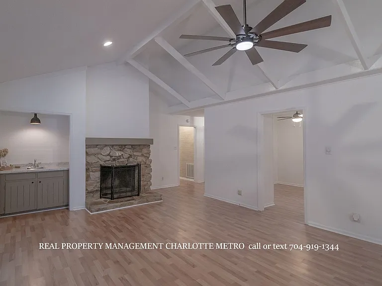 1059 Woodlake Ln — Photo 19