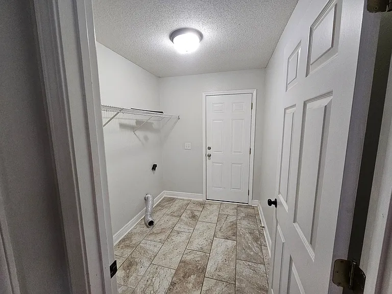 2202 Hagood Loop — Photo 26