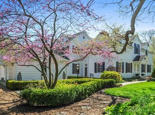 555 Spruce Ave, Lake Forest, IL 60045