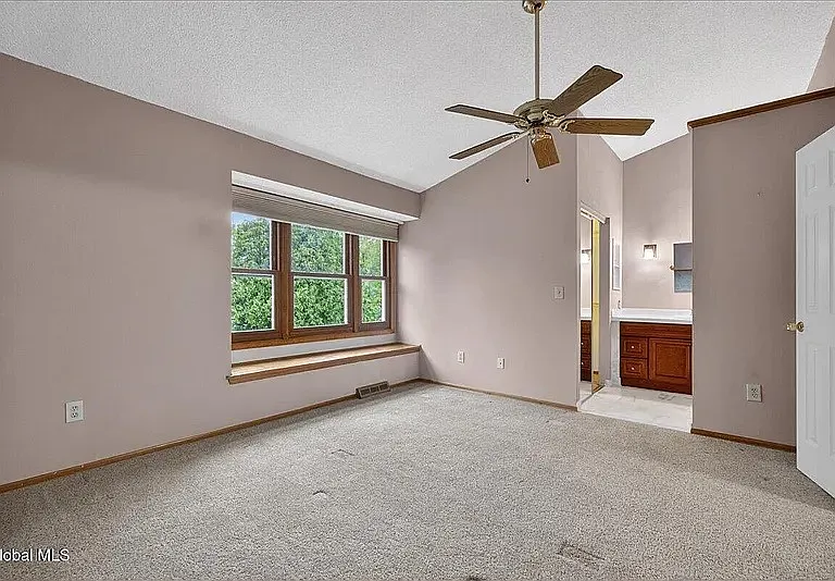 112 Stoney Creek Dr — Photo 6