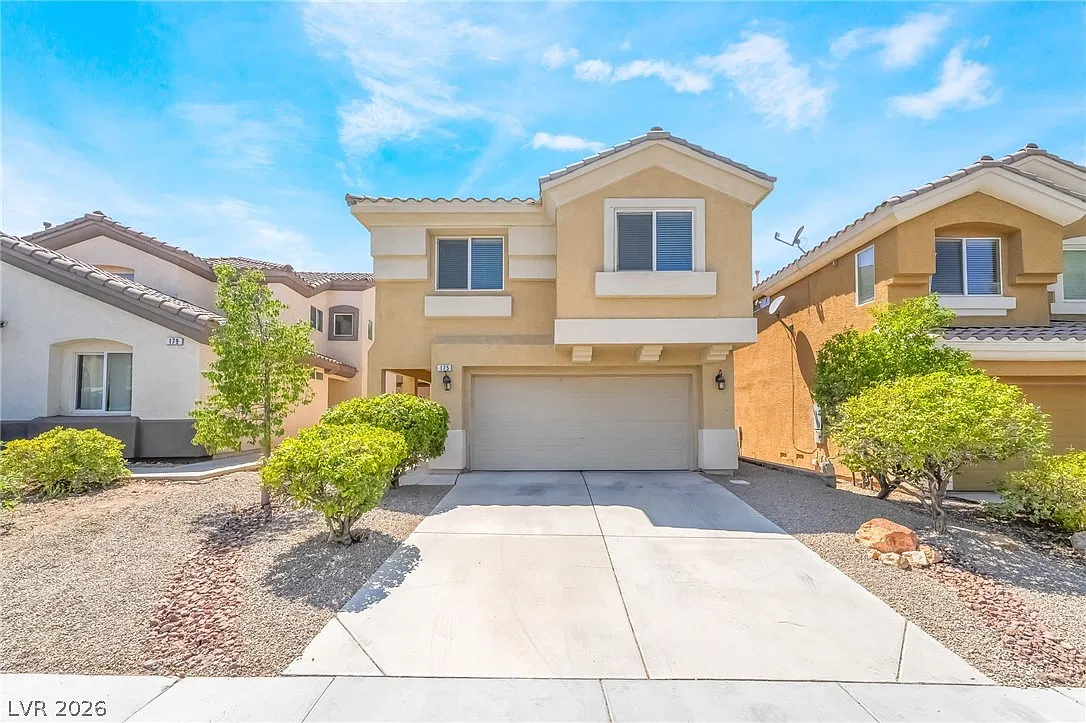 3 bed, 2.5 bath, 1715 sqft, $2,200 — Photo 3