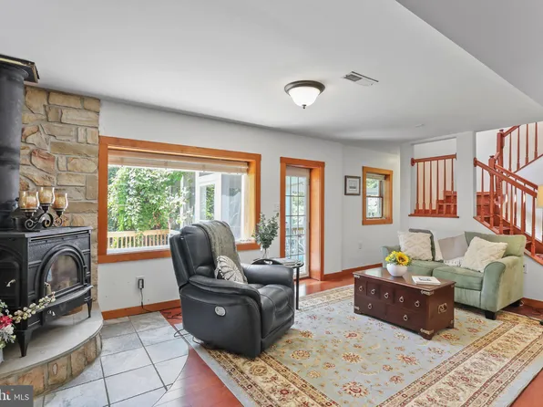 62 Vanderveer Ln, Shepherdstown, WV 25443