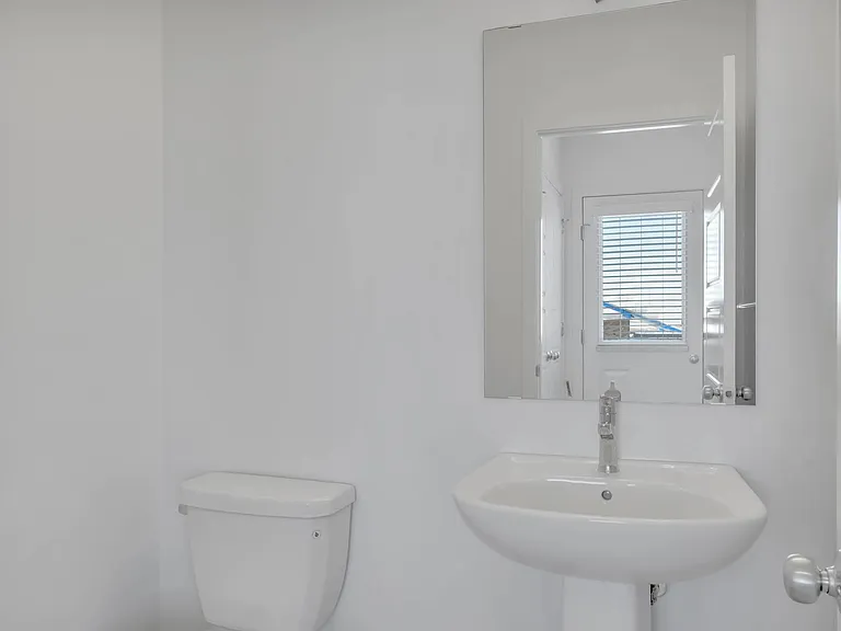5243 21a Ave SW — Photo 22