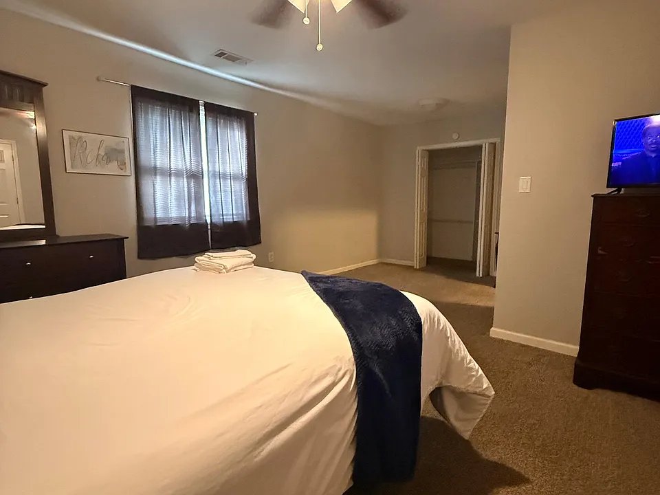 W Avalon Dr