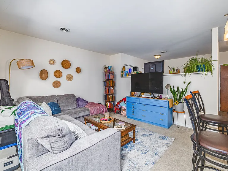 Walk to UC & UC Medical | 1BR/2BR Apartments — Photo 7
