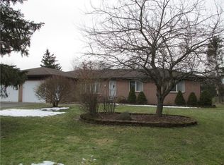 186 Country Place Ln, Rochester, NY 14612