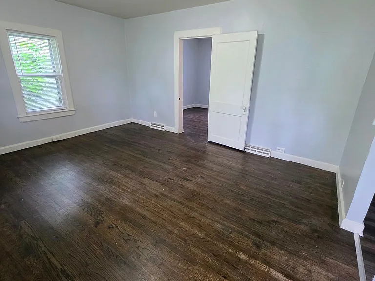 1706 Tilden Ave — Photo 2