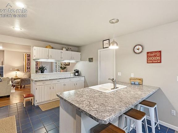 3rd image of 2020 Valley View Dr