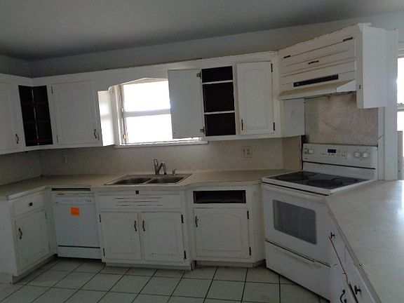 2nd image of 111 Kingston Ave