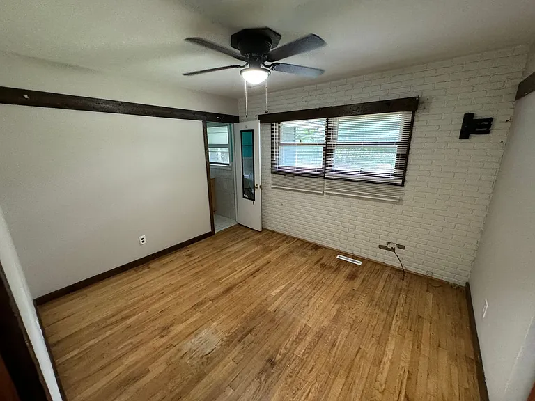 2910 Killarney Dr — Photo 12