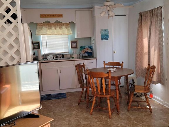 3rd image of 115 Caribbean Way Road