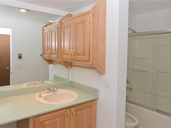 5th image of 1406 Village Dr Unit 1406