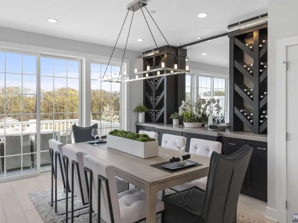 23 Cinnamon Dr, Upper Saddle River, NJ 07458