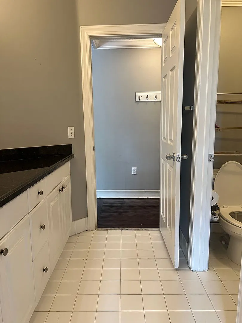 Georgeous College Town 2/2 split floorplan — Photo 4