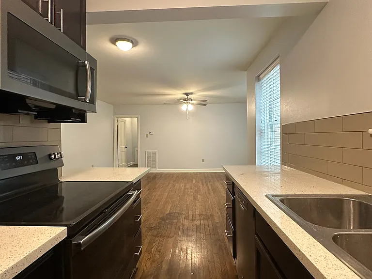 Louisiana Terrace — Photo 14