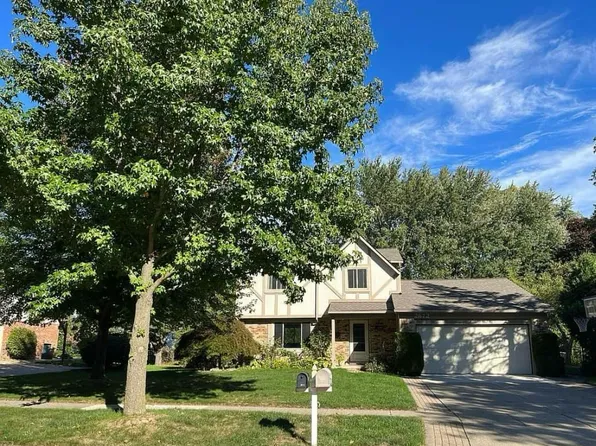 2872 Waterloo Dr, Troy, MI 48084