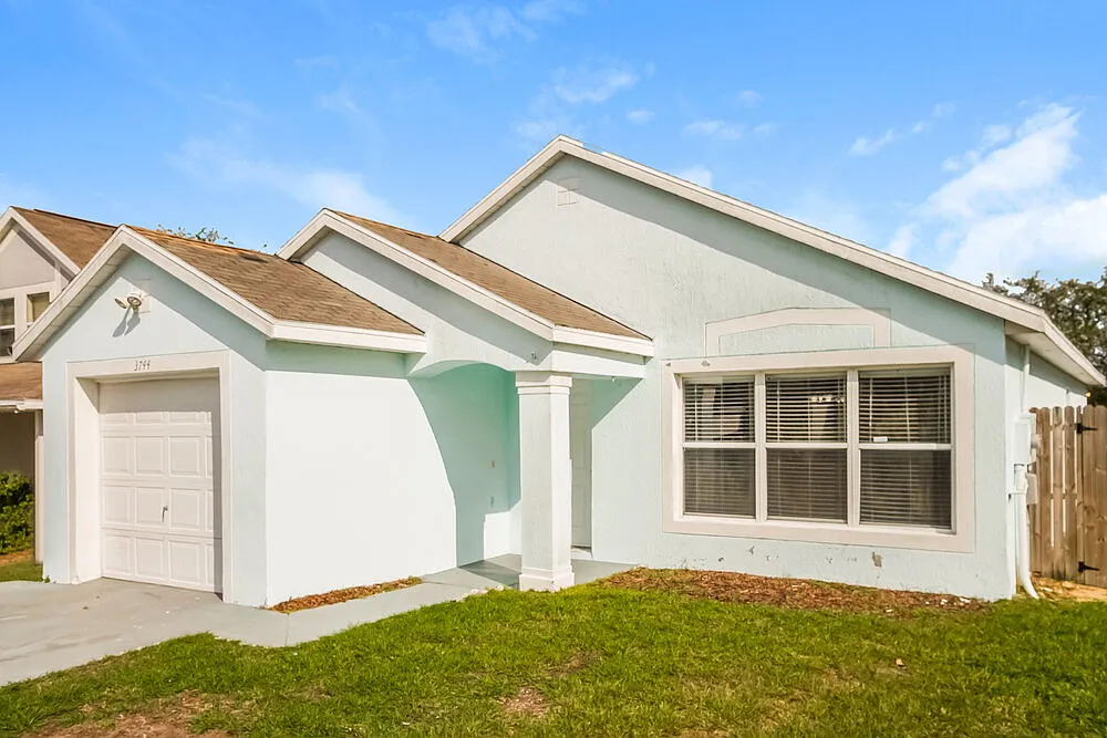 3 bed, 2.0 bath, 1464 sqft, $1,915 — Photo 3