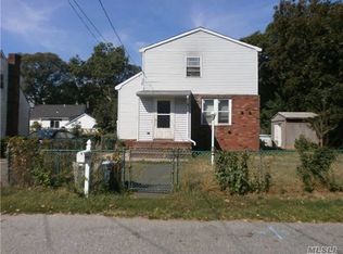 162 Coates Ave N, Holbrook, NY 11741