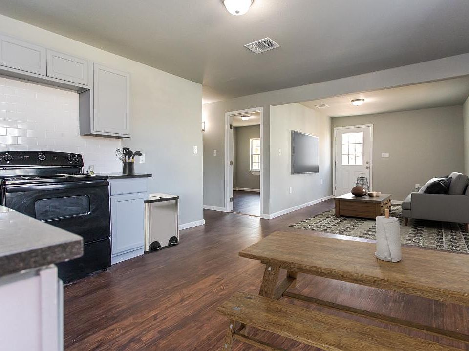 300 S 3rd St, Bonham, TX 75418 Zillow