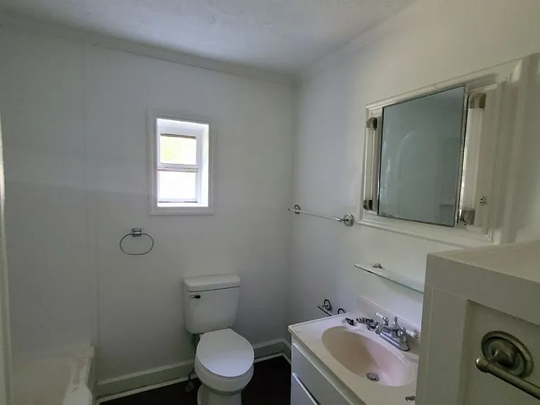 2105 College St — Photo 15