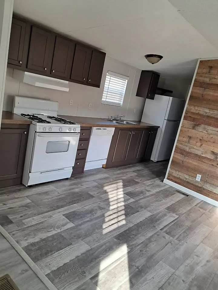 3 bed, $959 — Photo 3