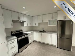 947 Forest Hills Dr #BASEMENT, North Vancouver, BC