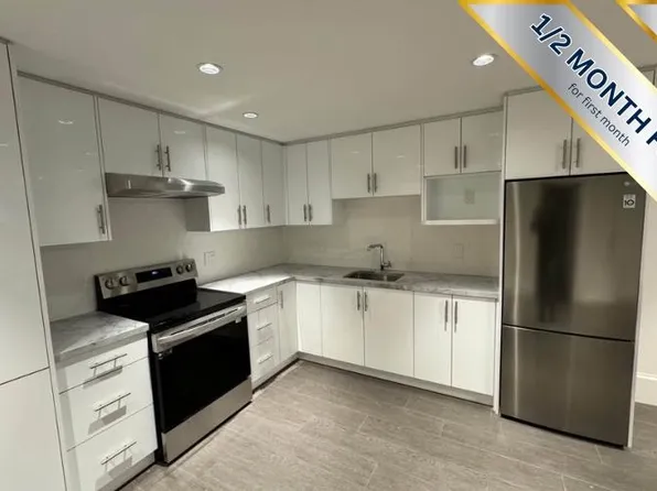 947 Forest Hills Dr #Basement, North Vancouver, BC V7R 1M9