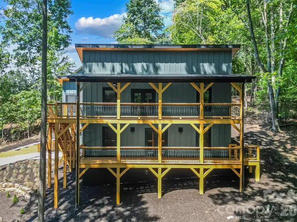 276 Coopers Dr, Hendersonville, NC 28739