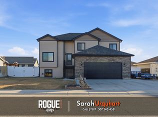 2033 Zuni Trl, Bar Nunn, WY 82601