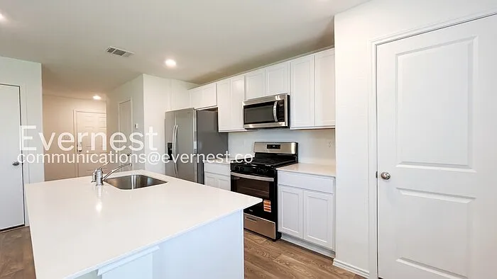 16043 Mahogany Way — Photo 3