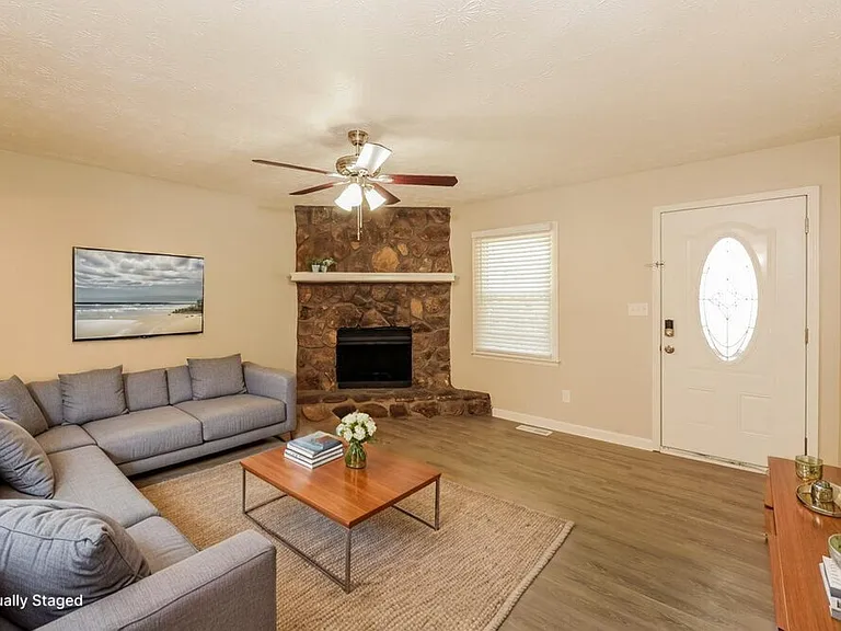 3325 Shady Cove Rd — Photo 4