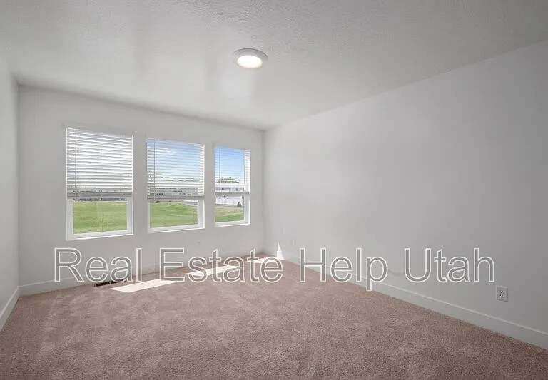 281 W 1150 N — Photo 25