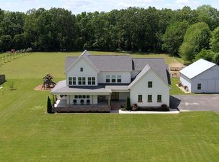 548 Buddy Rd, Burns, TN 37029