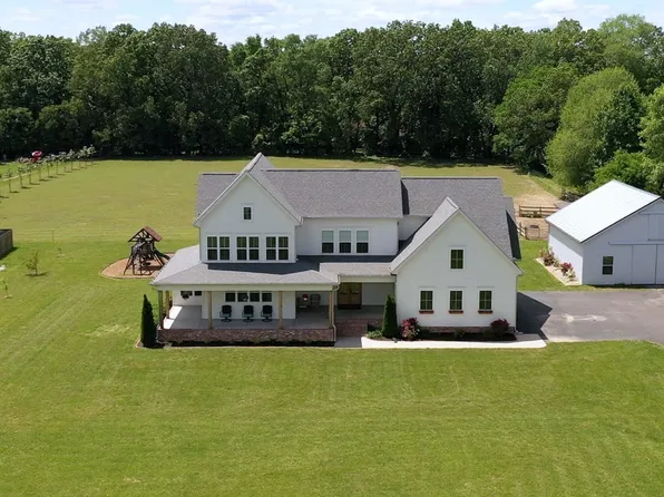 548 Buddy Rd, Burns, TN 37029