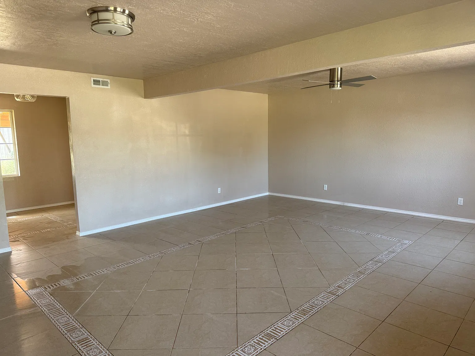 3 bed, 1500 sqft, $1,400 — Photo 2