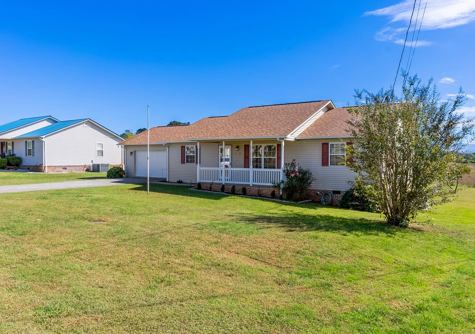 432 Tyler Dr — Photo 2