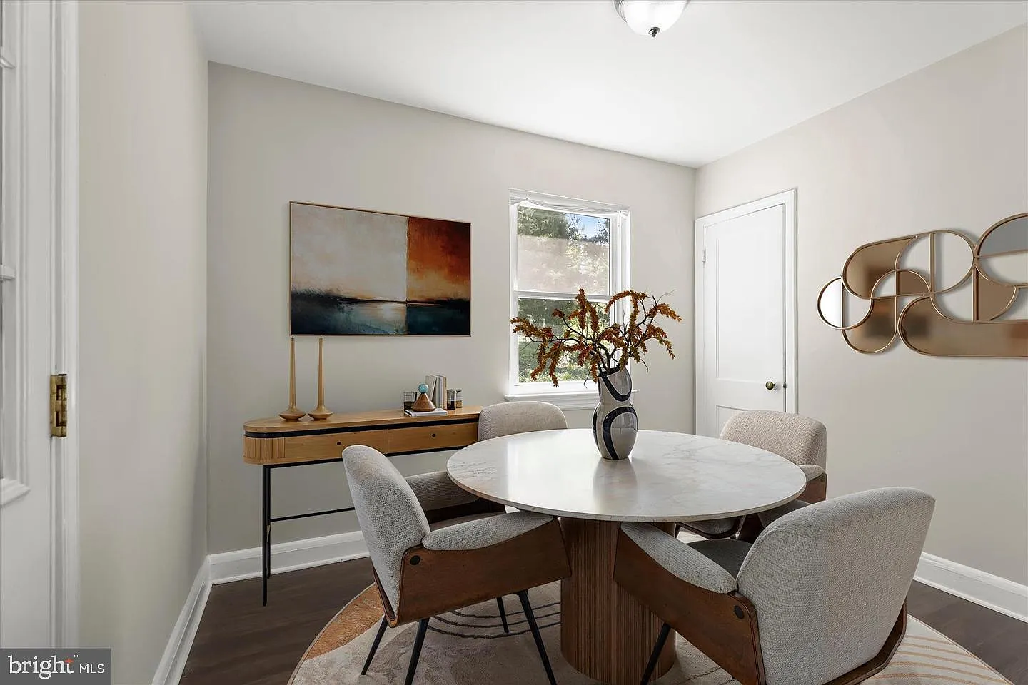 4 bed, 2.5 bath, 1376 sqft, $2,500 — Photo 3