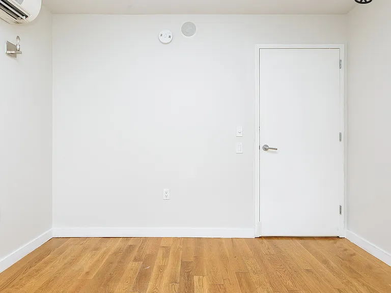 100 Dupont St #1G — Photo 6