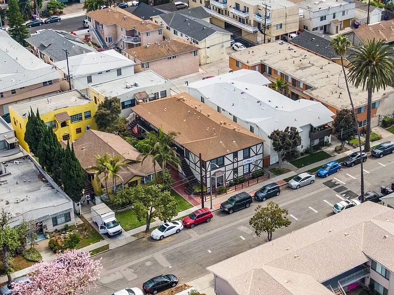 2104 E Florida St — Photo 24
