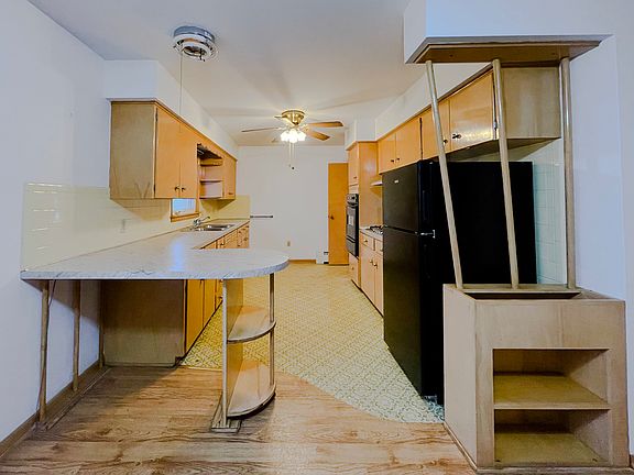 5th image of 23 Manhattan Dr