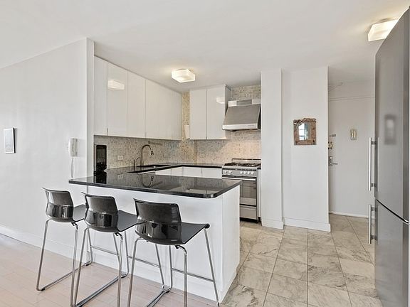 3rd image of 333 E 14th St APT 9D