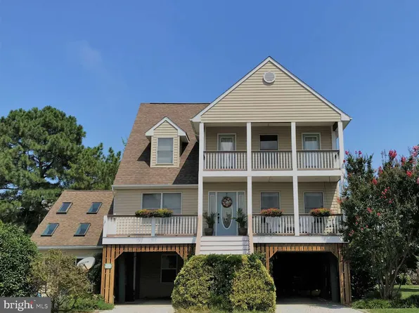 38831 Bayfront Dr, Ocean View, DE 19970
