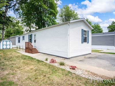 68 Viking Dr NW, Sparta, MI, 49345