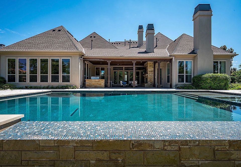 1st image of 416 Woodlake Dr