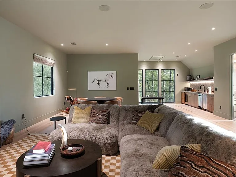 725 Rocky Point Dr — Photo 115