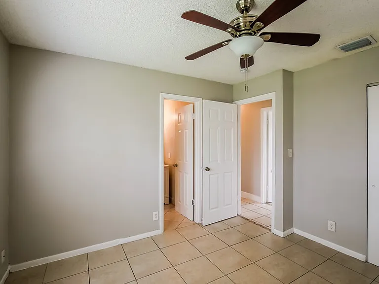 2730 NW 23rd St — Photo 12