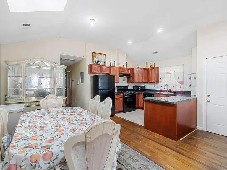 152 Virginia Ave #2 — Photo 6